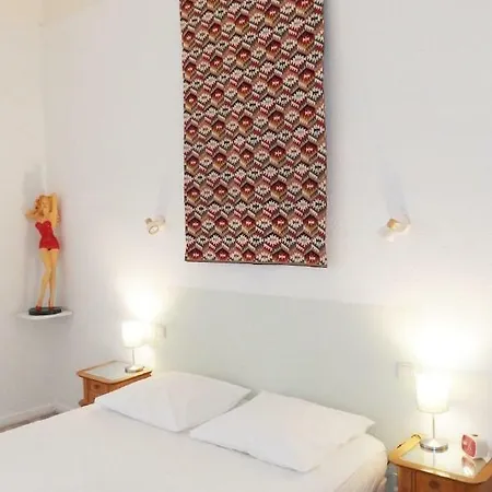 Bed & Breakfast La Maison De Thais Arles
