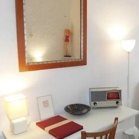 La Maison De Thais Bed & Breakfast 2*